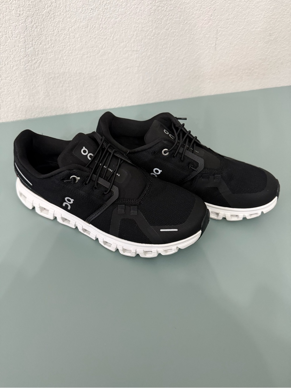 On Cloud 6 Women's size 9 Worn Once